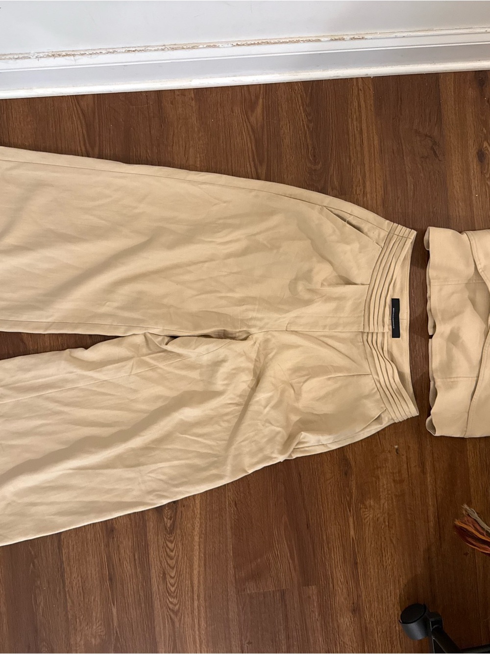 White House Black Market Cream Wide-Leg Pleated Pants with matching top